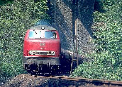 Vorserien 216 006-7 im Angerbachtal mit Leerzug nach Rohdenhaus