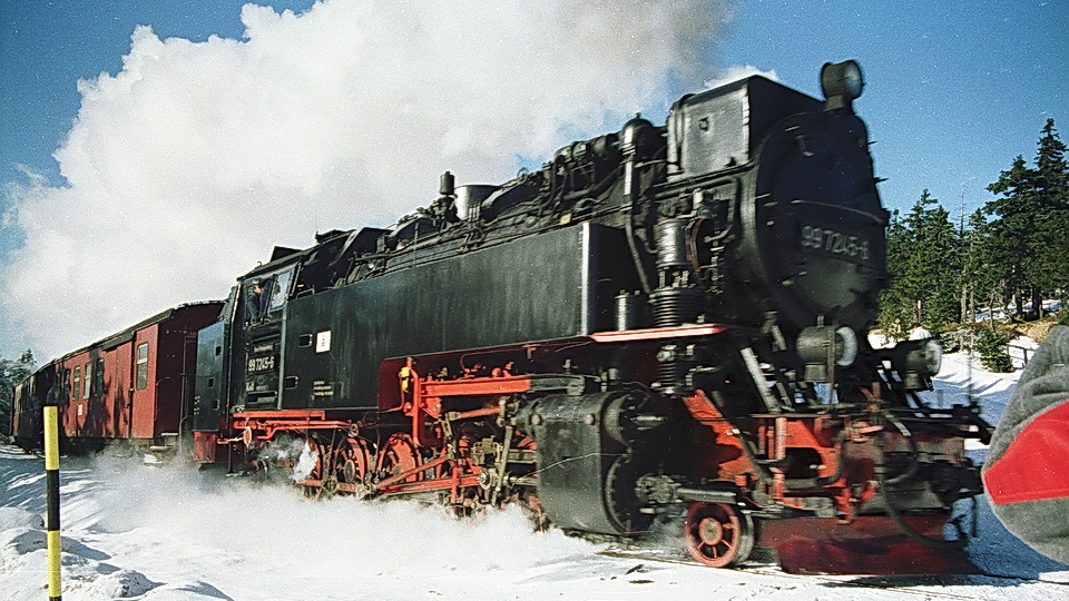 99 7245-6 donnert mit Volldampf auf den Brocken