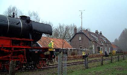Dampfzug der VSM vor dem Bahnhof Liempde