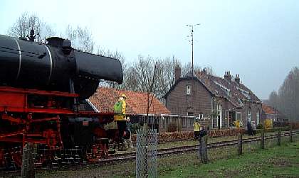 Stoomtrein van de VSM voor het station te Liempde