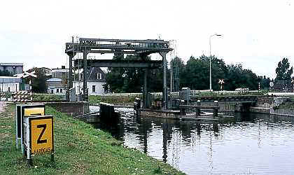 Die Hubbrücke über den Kanal in Veghel