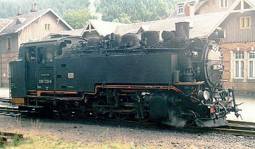 099 729-6 vor dem Bahnhof Kurort Oybin